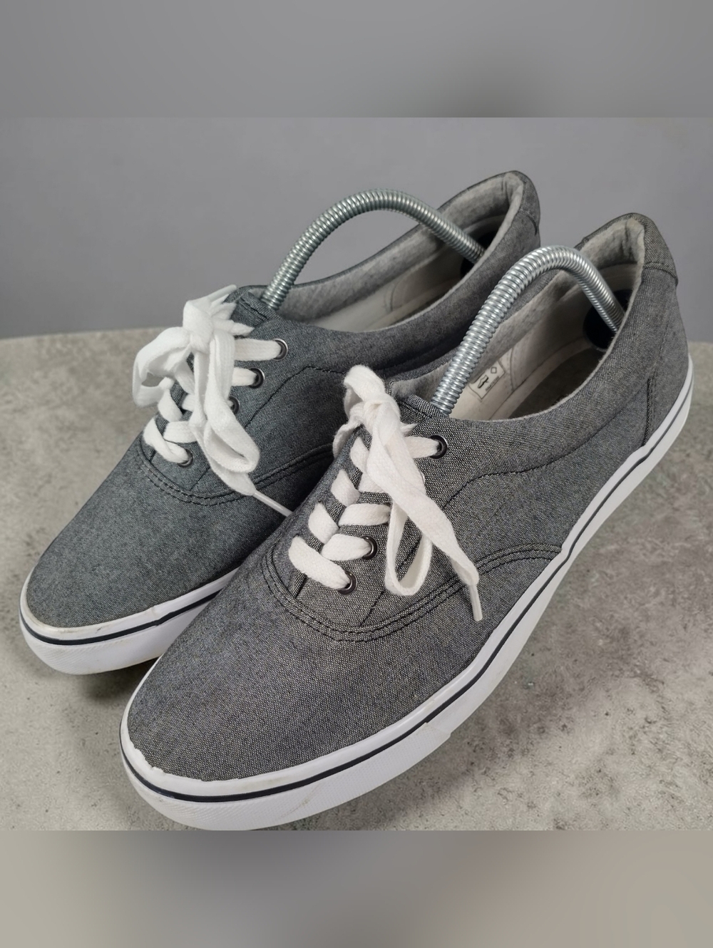 BKE Mens Size 11 Canvas Cloth Lace Up Causal Wear Super Grip Sole Performance